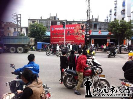 龙山县有多少人口_龙山县 扶贫易地搬迁工地国庆不休假(2)
