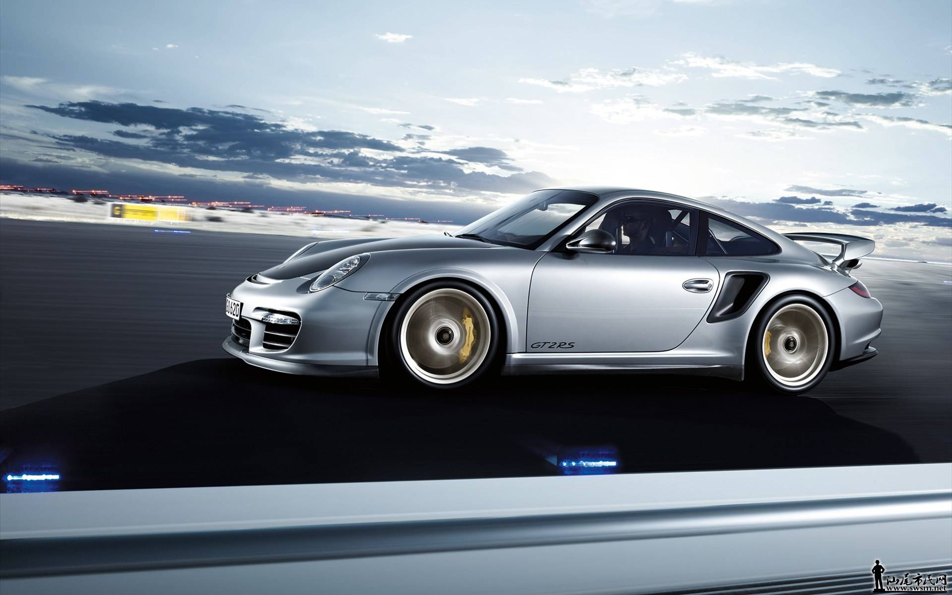Porsche-911-GT2-RS-2011-widescreen-05.jpg