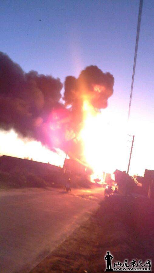 汕尾市民网-网爆陆丰甲东奎湖加油站发生大火
