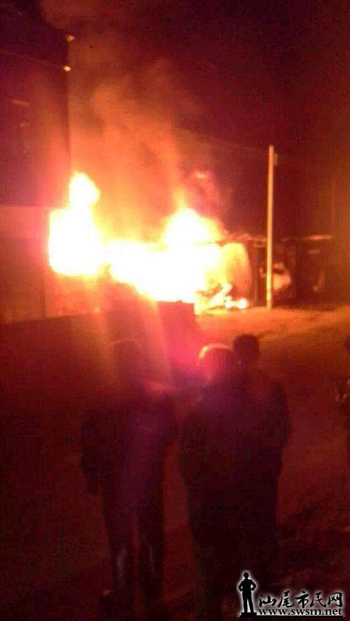 汕尾市民网-网爆陆丰甲东奎湖加油站发生大火