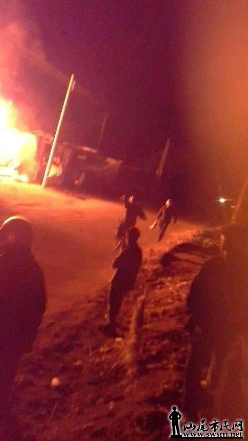 汕尾市民网-网爆陆丰甲东奎湖加油站发生大火