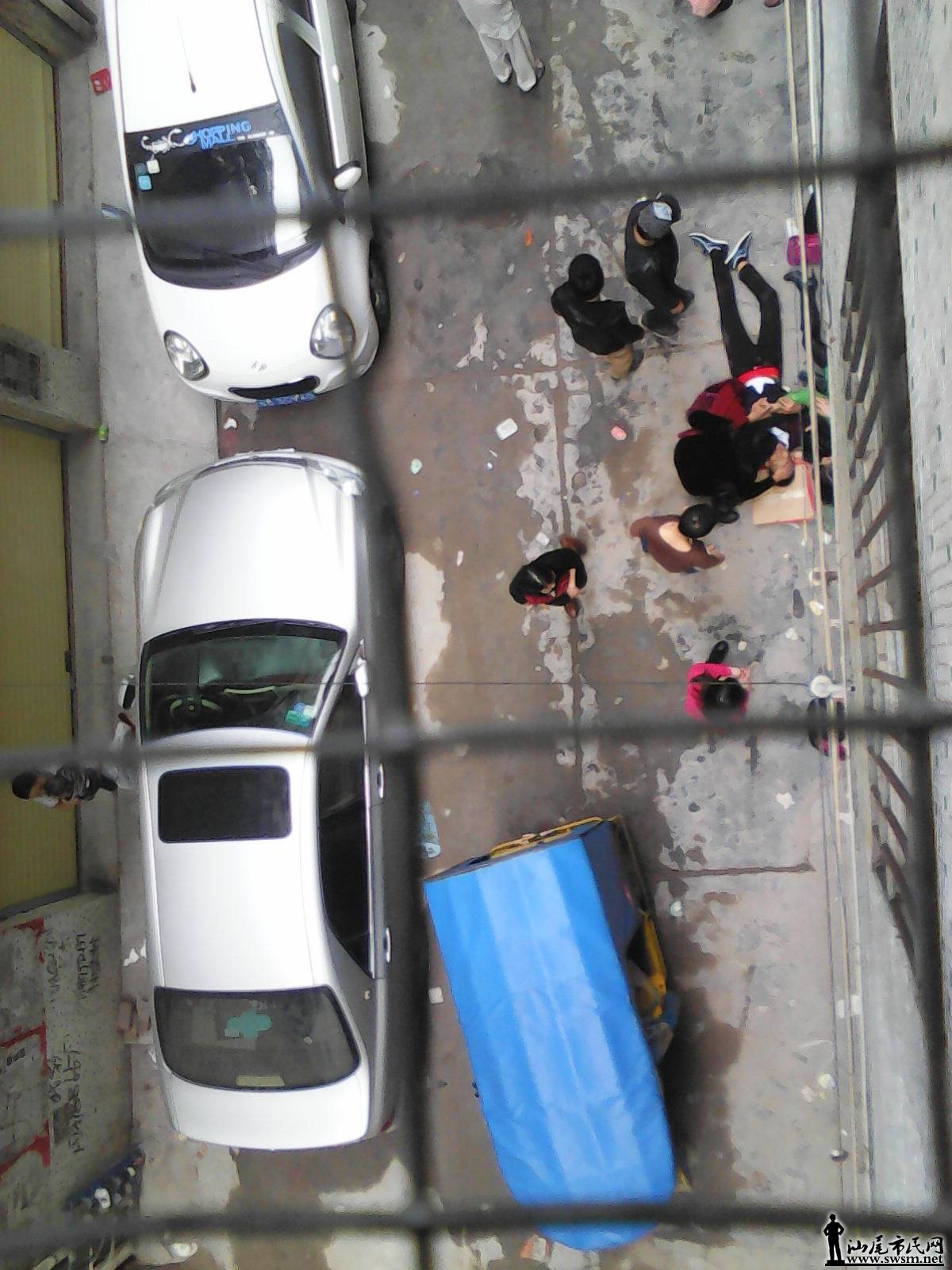 汕尾市区一司机倒车油门当刹车,撞伤自己的儿子 组图