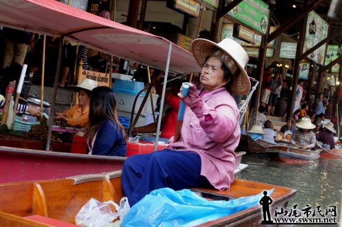 汕尾市民网-泰国水上市场-趁着几天假期,一家人