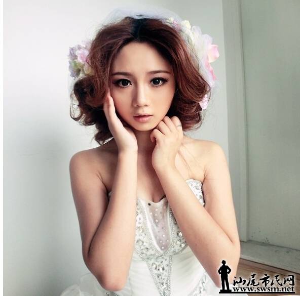 娘们,推荐的一组最新的韩系婚纱照新娘发型,想