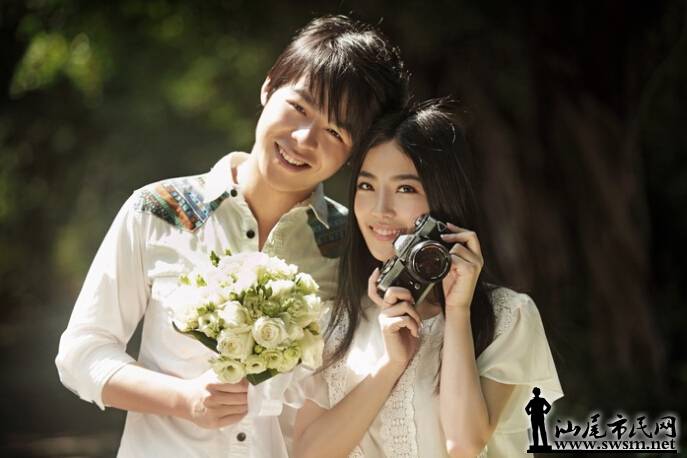 为你着上婚纱_为你穿上婚纱(2)