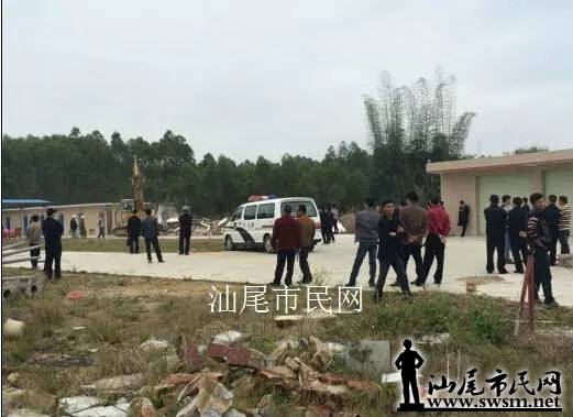 汕尾市区人口_市区一宿舍区内,一棵被风吹倒的大树砸到一部小汽车,抢险人员(2)