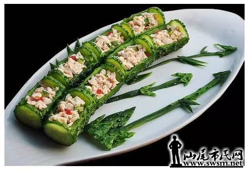 汕尾市民网-太漂亮了,这才是吃货的最美境界-1 灯笼虾做法很简单哦~如果觉得下面的意面颜色不够金黄,可以用切成丝的蛋黄饼做穗。你有没有更好的建议呢?2 番茄郁金香一个可爱的西餐小前菜,内充填馅可以是甜的 -休闲生活-小天鹅,巧克力,郁金香,小朋友,成就感