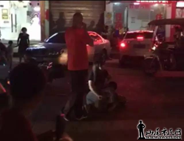 汕尾市民网-深圳美食街一美食被撞飞,躺在路上老人海城坂田花城图片