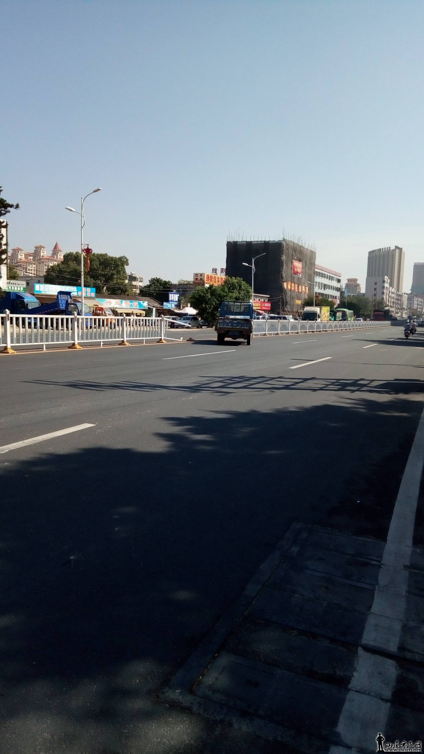 P71031-101935.jpg
