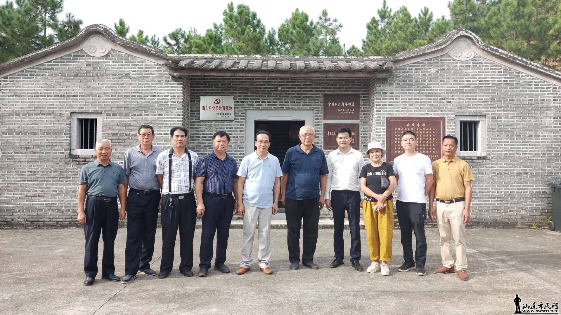 王国梁同志及先烈后人到黄羌,赤山参观考察