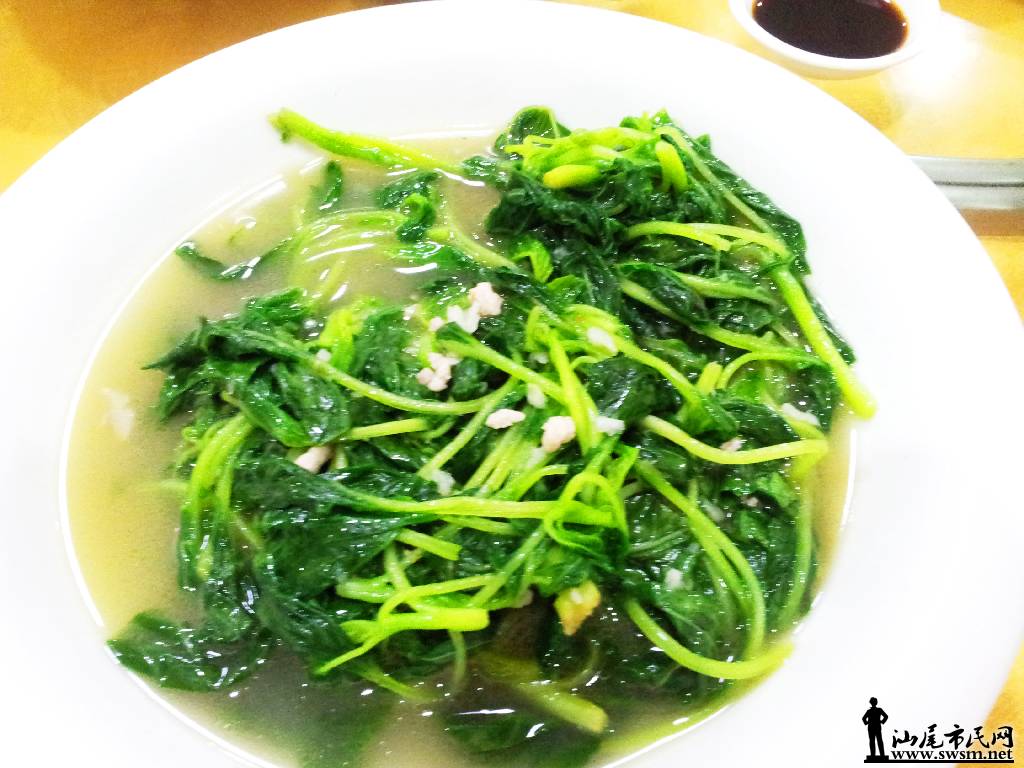 据说在古时候,皇帝菜是专门献给皇帝食用的贡品,所以又叫贡菜.