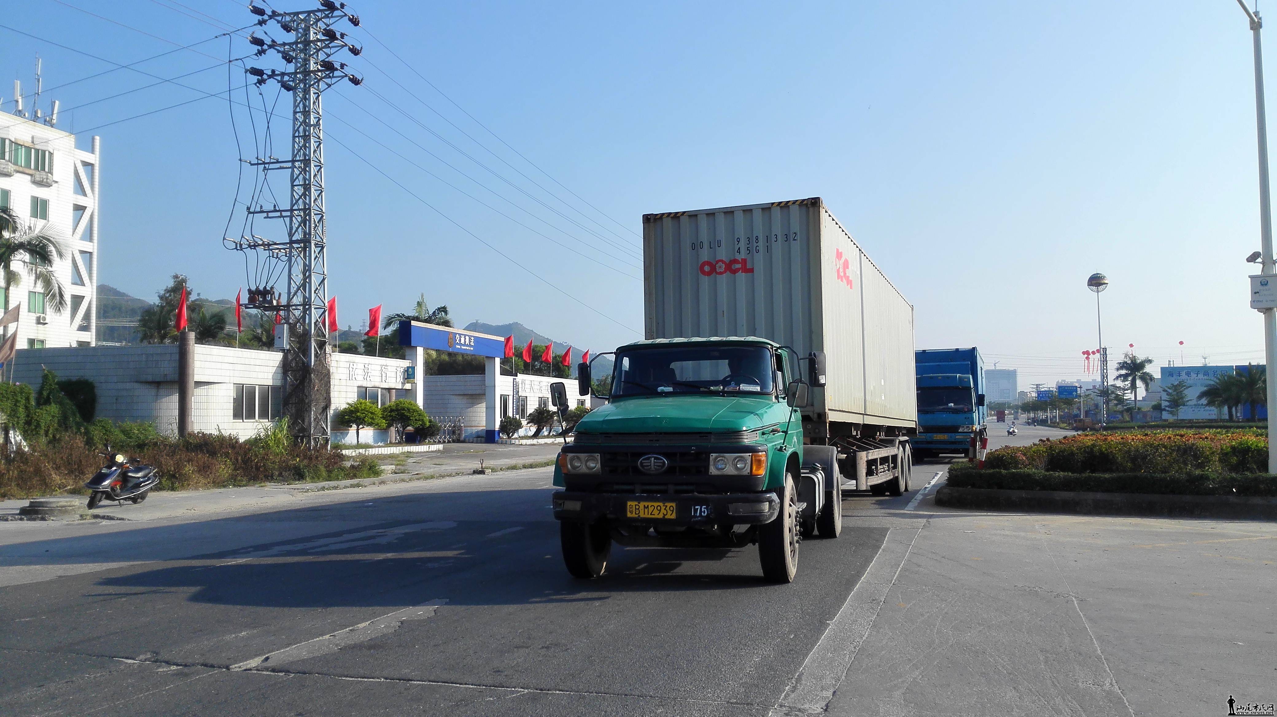 �Ƽ�԰���ſ���ͣ����һ��