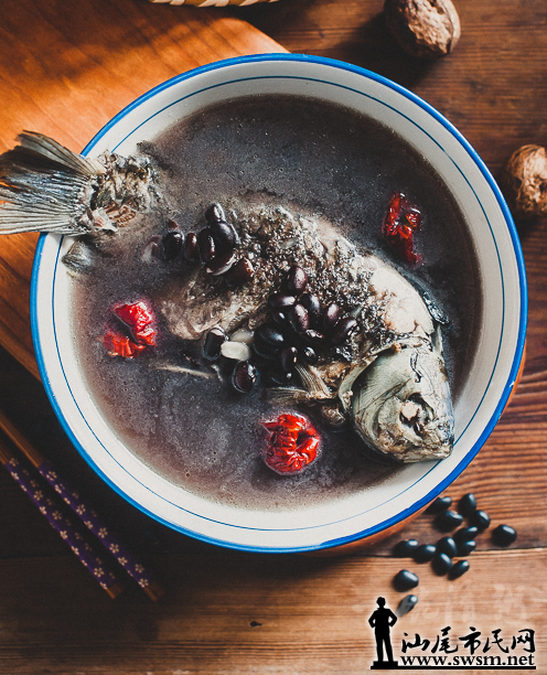 优质黑豆——红枣黑豆炖鲫鱼